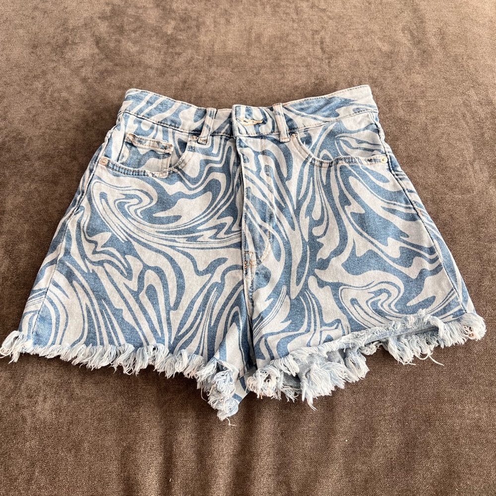 I love these shorts but sadly they’re too small for me now!